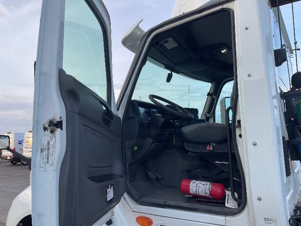 Day Cab Tractor-Heavy Duty Tractors-International-2019-LT625-Cambridge-ON-487,763\n\t\tkm-$ 31,500 - Image 9