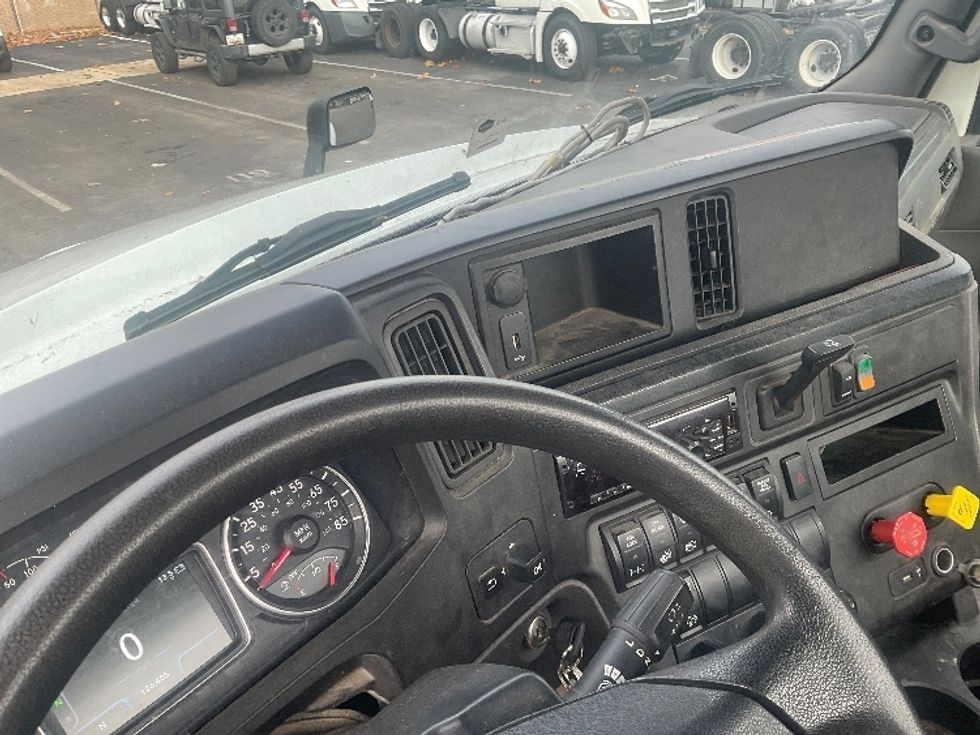 Day Cab Tractor-Heavy Duty Tractors-International-2019-LT625-Capitol Heights-MD-126,405\n\t\tmiles-$ 30,250 - Image 10