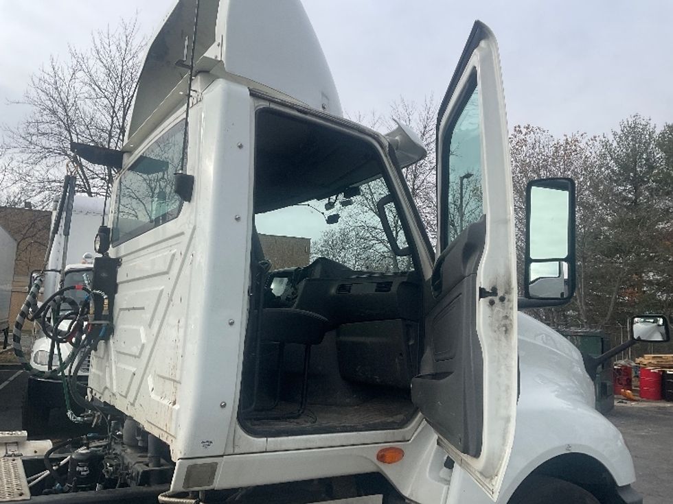 Day Cab Tractor-Heavy Duty Tractors-International-2019-LT625-Capitol Heights-MD-126,405\n\t\tmiles-$ 30,250 - Image 12
