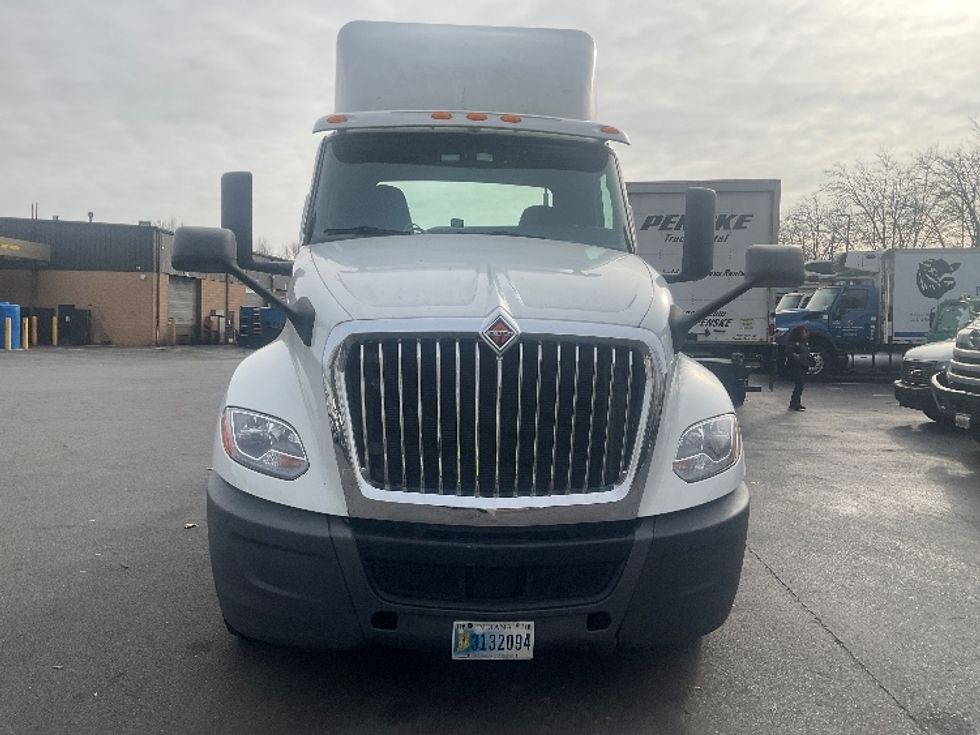 Day Cab Tractor-Heavy Duty Tractors-International-2019-LT625-Capitol Heights-MD-126,405\n\t\tmiles-$ 30,250 - Image 2
