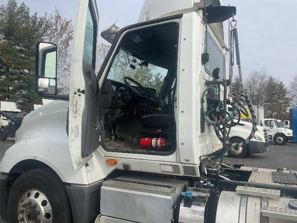 Day Cab Tractor-Heavy Duty Tractors-International-2019-LT625-Capitol Heights-MD-126,405\n\t\tmiles-$ 30,250 - Image 9