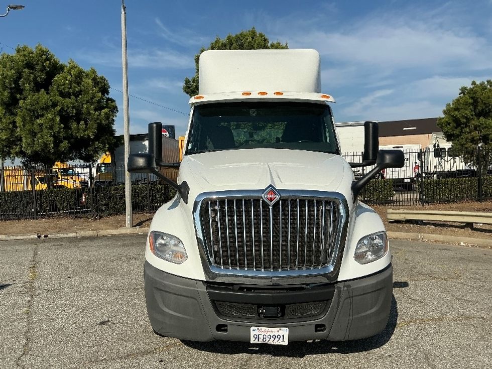 Day Cab Tractor-Heavy Duty Tractors-International-2019-LT625-Carson-CA-171,649\n\t\tmiles-$ 33,750 - Image 2