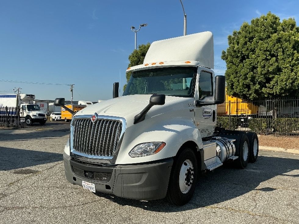 Day Cab Tractor-Heavy Duty Tractors-International-2019-LT625-Carson-CA-171,649\n\t\tmiles-$ 33,750 - Image 3