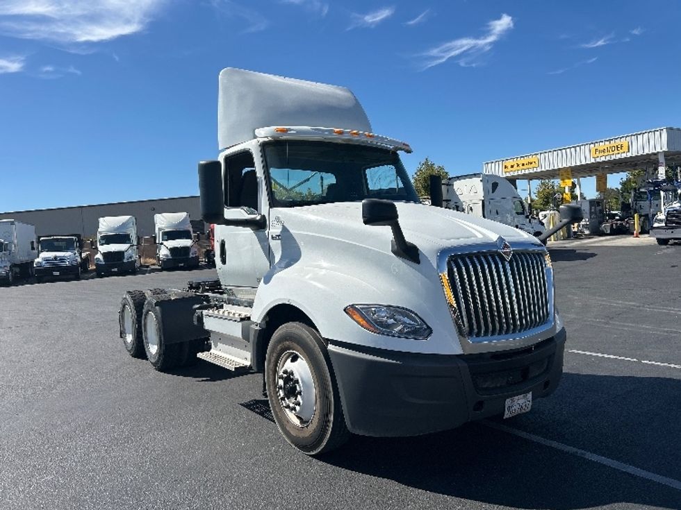 Day Cab Tractor-Heavy Duty Tractors-International-2019-LT625-Ceres-CA-229,164\n\t\tmiles-$ 33,250 - Image 1