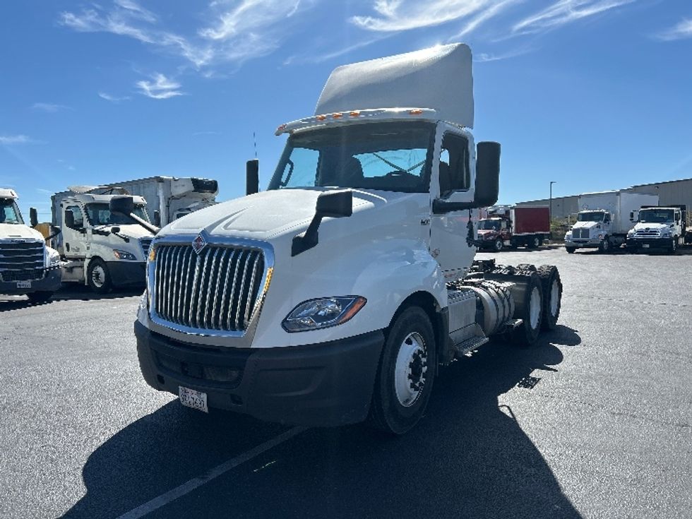 Day Cab Tractor-Heavy Duty Tractors-International-2019-LT625-Ceres-CA-229,164\n\t\tmiles-$ 33,250 - Image 3