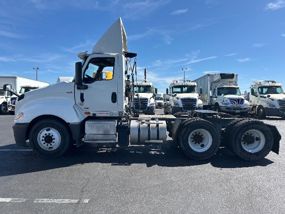 Day Cab Tractor-Heavy Duty Tractors-International-2019-LT625-Ceres-CA-229,164\n\t\tmiles-$ 33,250 - Image 4