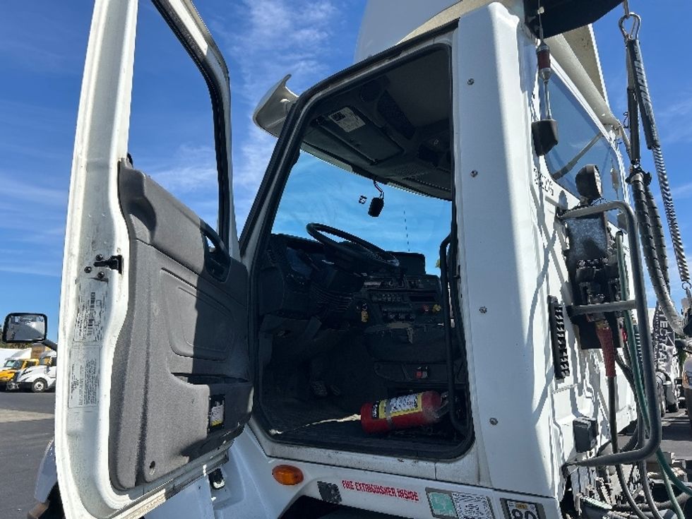 Day Cab Tractor-Heavy Duty Tractors-International-2019-LT625-Ceres-CA-229,164\n\t\tmiles-$ 33,250 - Image 9