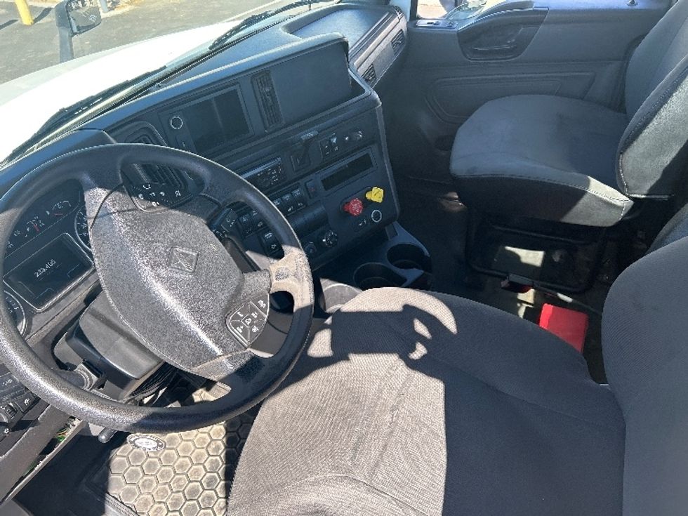 Day Cab Tractor-Heavy Duty Tractors-International-2019-LT625-Ceres-CA-238,404\n\t\tmiles-$ 33,250 - Image 10