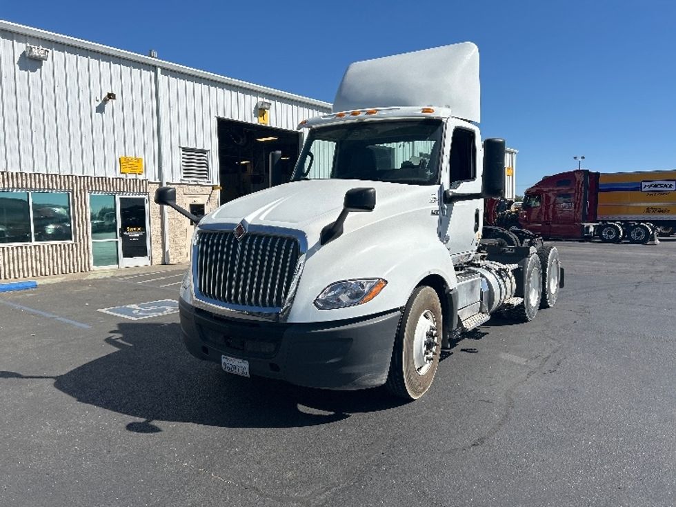 Day Cab Tractor-Heavy Duty Tractors-International-2019-LT625-Ceres-CA-238,404\n\t\tmiles-$ 33,250 - Image 3