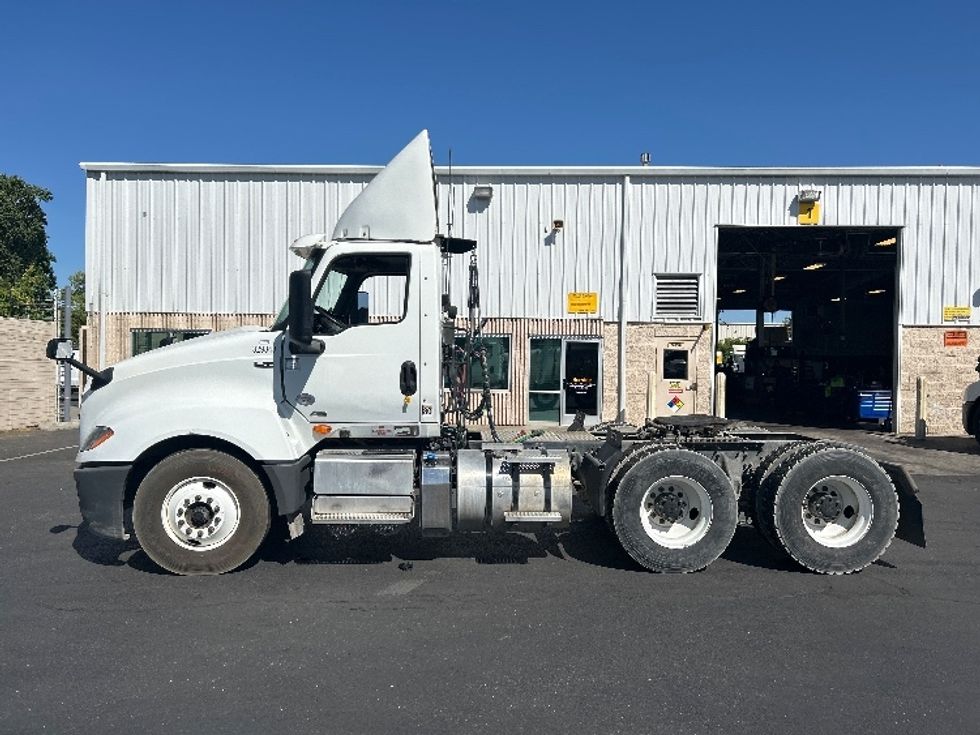 Day Cab Tractor-Heavy Duty Tractors-International-2019-LT625-Ceres-CA-238,404\n\t\tmiles-$ 33,250 - Image 4