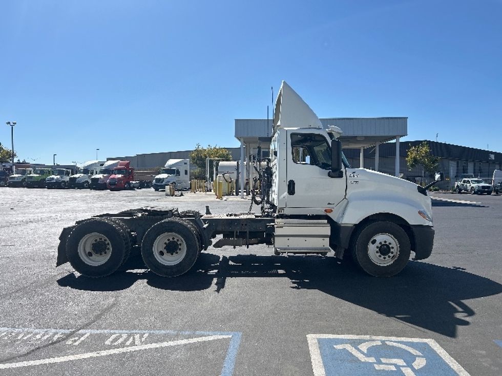 Day Cab Tractor-Heavy Duty Tractors-International-2019-LT625-Ceres-CA-238,404\n\t\tmiles-$ 33,250 - Image 8