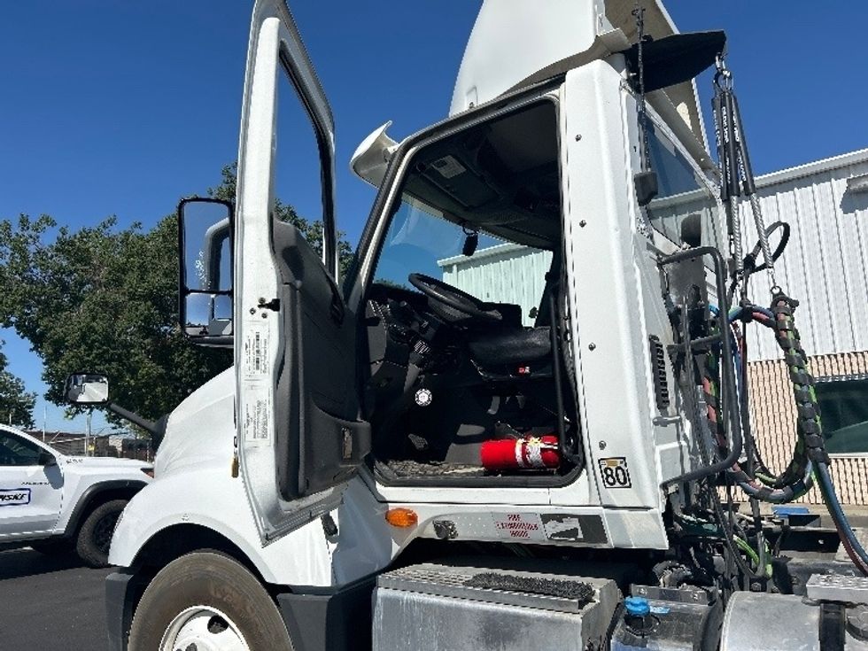 Day Cab Tractor-Heavy Duty Tractors-International-2019-LT625-Ceres-CA-238,404\n\t\tmiles-$ 33,250 - Image 9