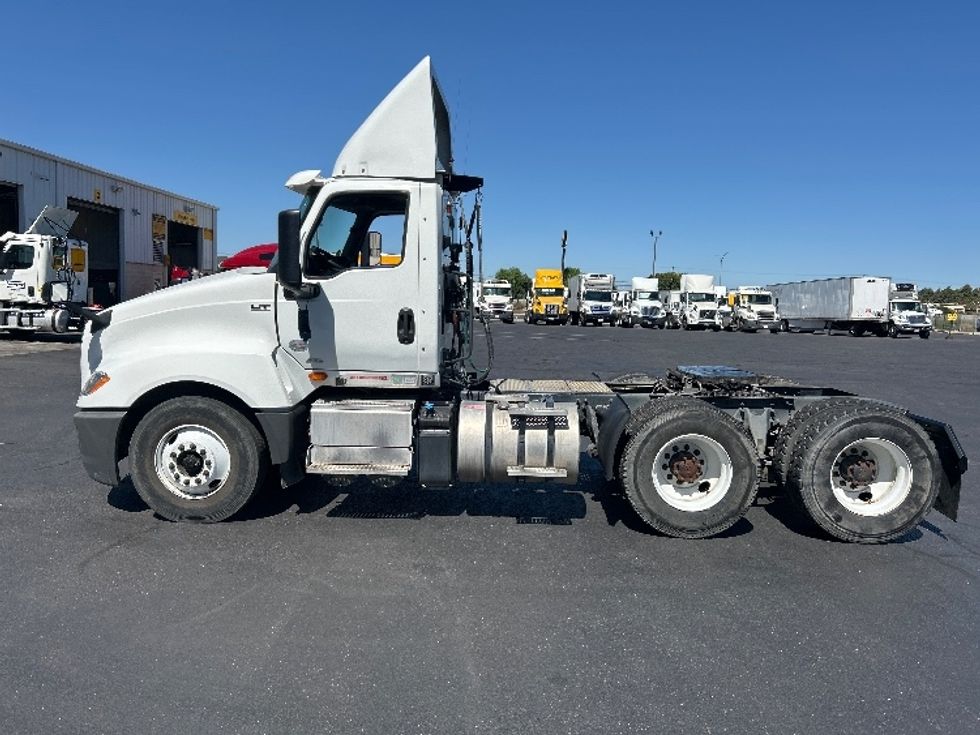 Day Cab Tractor-Heavy Duty Tractors-International-2019-LT625-Ceres-CA-252,367\n\t\tmiles-$ 33,750 - Image 4