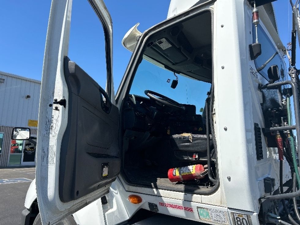Day Cab Tractor-Heavy Duty Tractors-International-2019-LT625-Ceres-CA-252,367\n\t\tmiles-$ 33,750 - Image 9