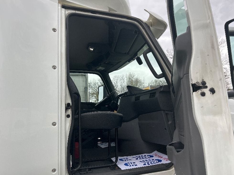 2019 International LT625 LT photo 12
