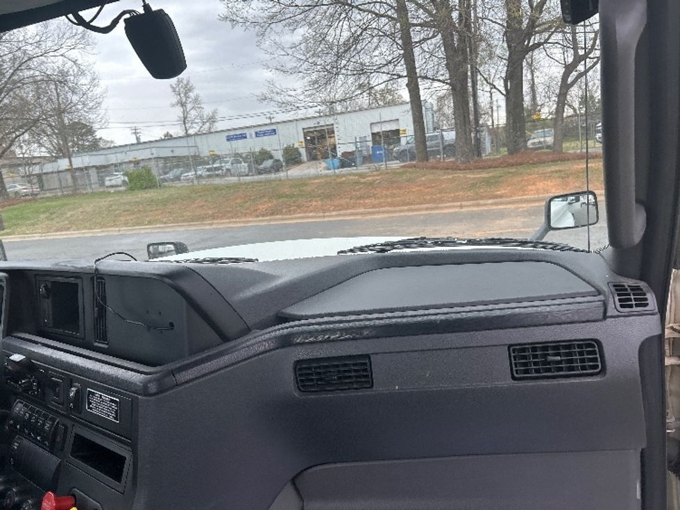 2019 International LT625 LT photo 13