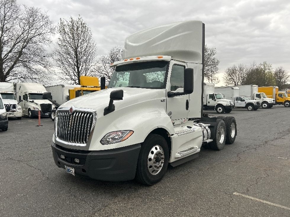 2019 International LT625 LT photo 3