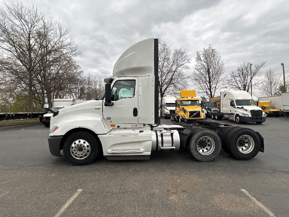 2019 International LT625 LT photo 4