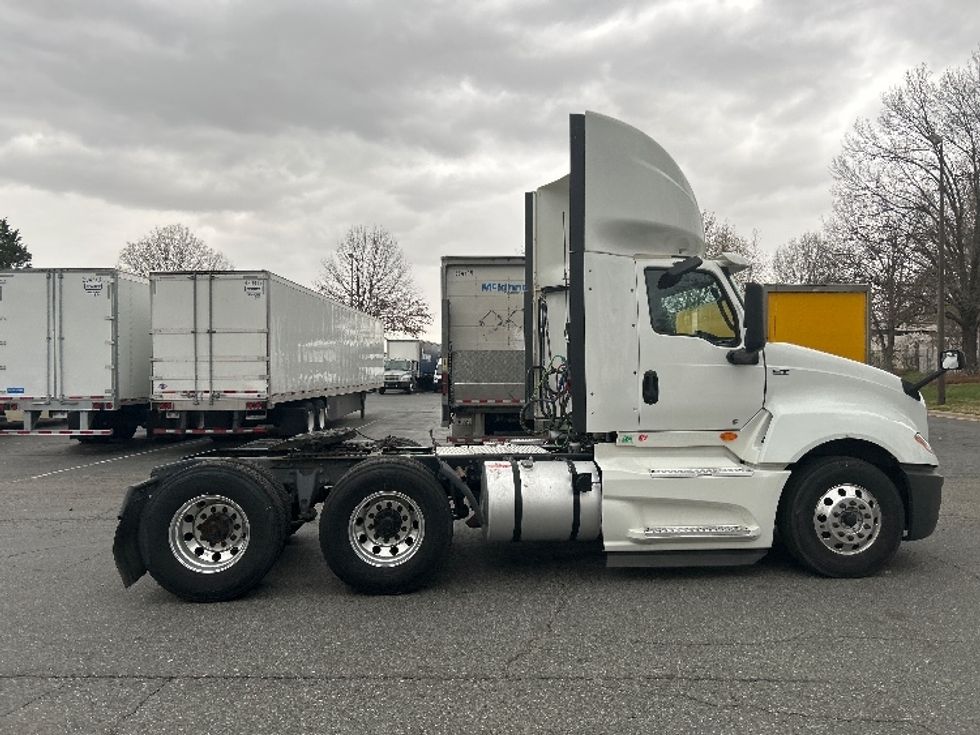 2019 International LT625 LT photo 8