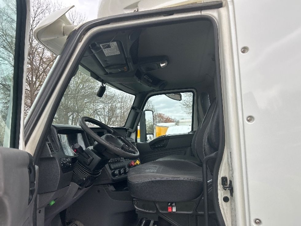 2019 International LT625 LT photo 9