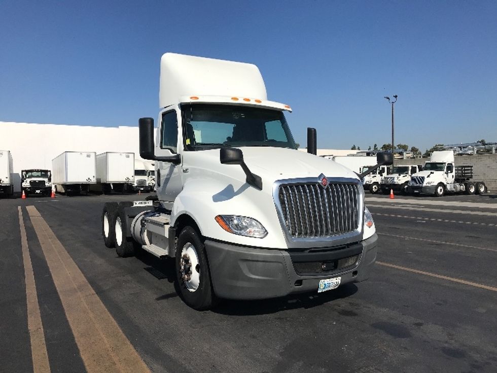 Day Cab Tractor-Heavy Duty Tractors-International-2019-LT625-Chino-CA-480,000\n\t\tmiles-$ 22,250 - Image 1