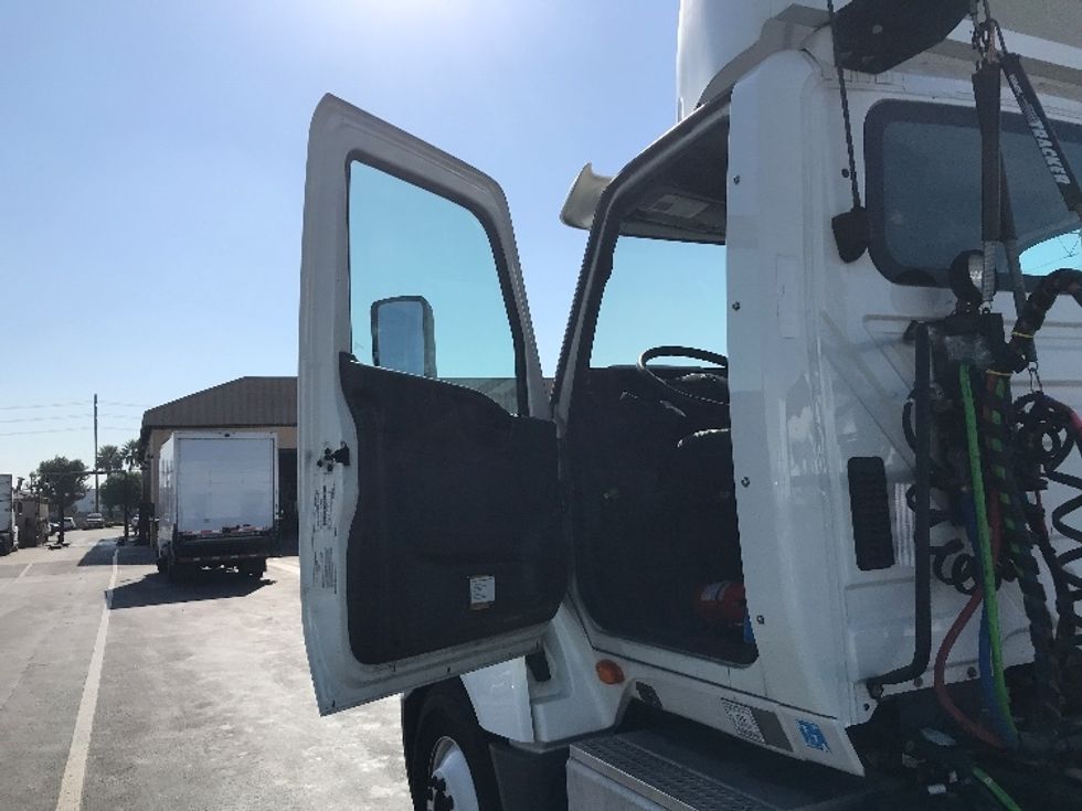 Day Cab Tractor-Heavy Duty Tractors-International-2019-LT625-Chino-CA-480,000\n\t\tmiles-$ 22,250 - Image 9