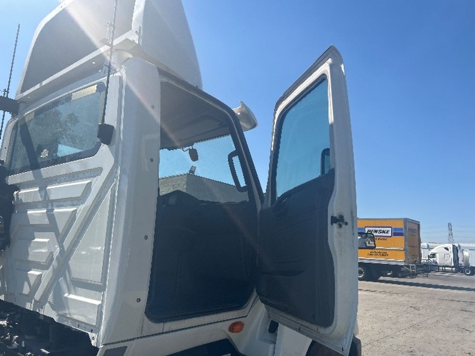 Day Cab Tractor-Heavy Duty Tractors-International-2019-LT625-City Of Industry-CA-186,329\n\t\tmiles-$ 33,750 - Image 12