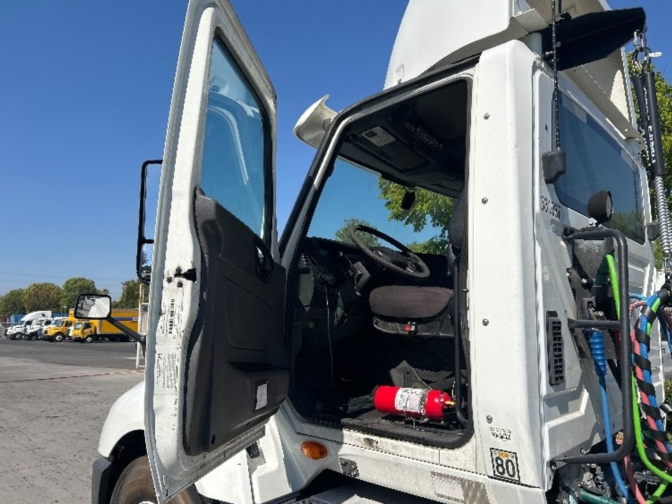 Day Cab Tractor-Heavy Duty Tractors-International-2019-LT625-City Of Industry-CA-186,329\n\t\tmiles-$ 33,750 - Image 9