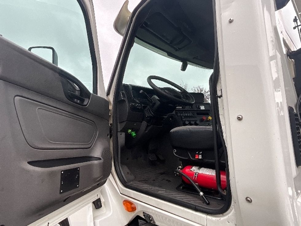 Day Cab Tractor-Heavy Duty Tractors-International-2019-LT625-Clackamas-OR-189,276\n\t\tmiles-$ 37,250 - Image 9
