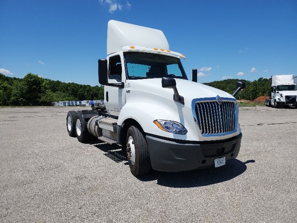 Day Cab Tractor-Heavy Duty Tractors-International-2019-LT625-Cleveland-TN-329,057\n\t\tmiles-$ 29,000 - Image 1