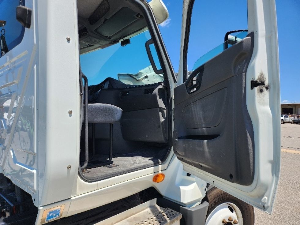 Day Cab Tractor-Heavy Duty Tractors-International-2019-LT625-Cleveland-TN-329,057\n\t\tmiles-$ 29,000 - Image 12