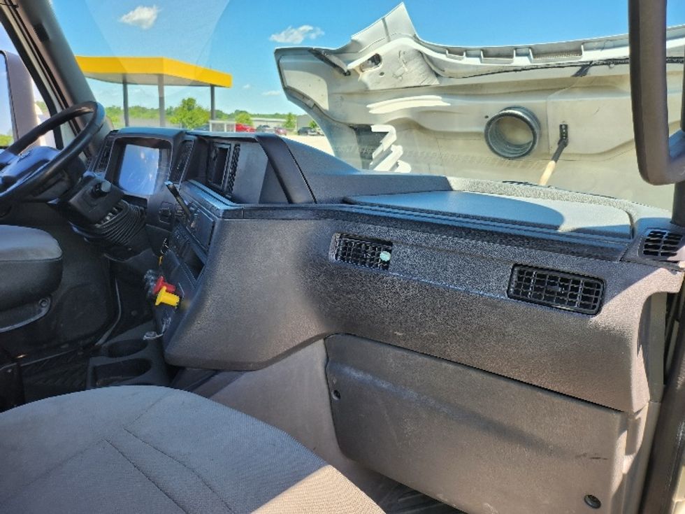 Day Cab Tractor-Heavy Duty Tractors-International-2019-LT625-Cleveland-TN-329,057\n\t\tmiles-$ 29,000 - Image 13