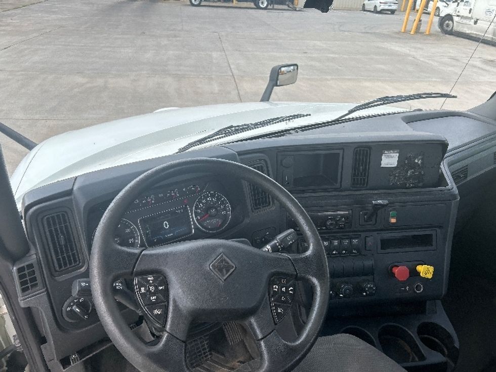 Day Cab Tractor-Heavy Duty Tractors-International-2019-LT625-Cleveland-TN-344,620\n\t\tmiles-$ 26,250 - Image 11