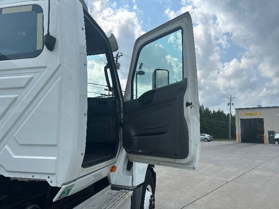 Day Cab Tractor-Heavy Duty Tractors-International-2019-LT625-Cleveland-TN-344,620\n\t\tmiles-$ 26,250 - Image 12