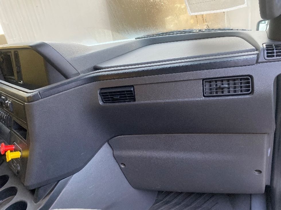 Day Cab Tractor-Heavy Duty Tractors-International-2019-LT625-Cleveland-TN-366,888\n\t\tmiles-$ 26,250 - Image 13