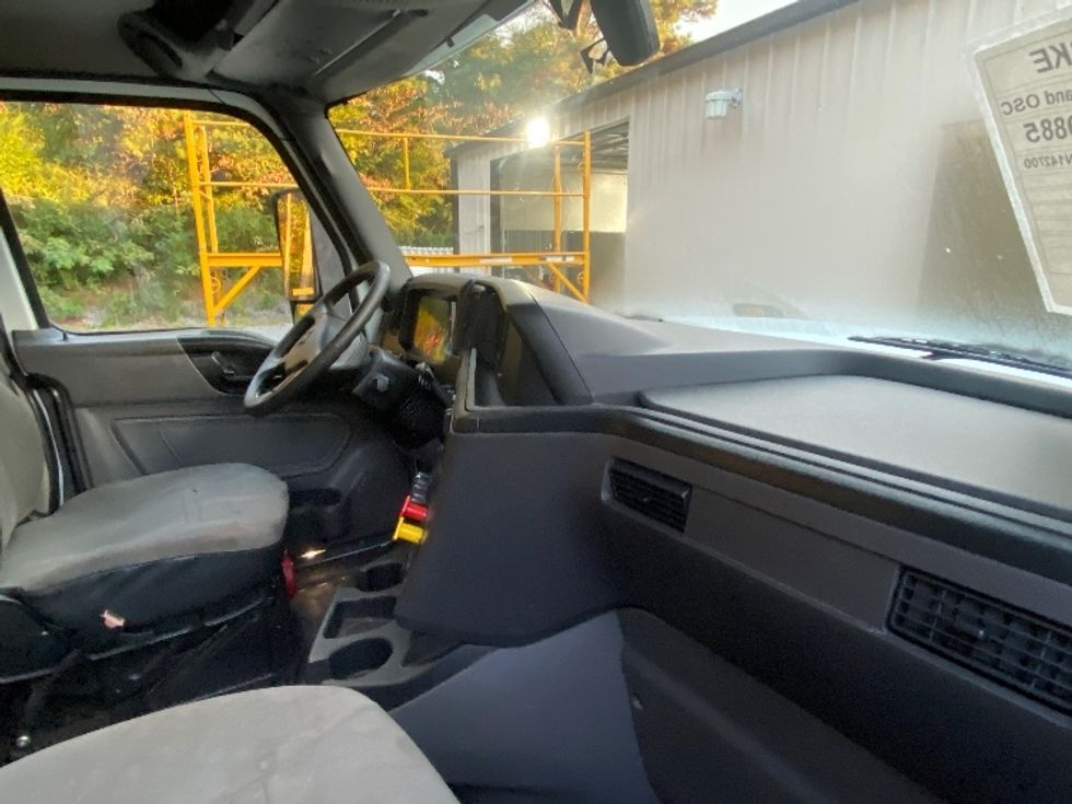 Day Cab Tractor-Heavy Duty Tractors-International-2019-LT625-Cleveland-TN-366,888\n\t\tmiles-$ 26,250 - Image 14