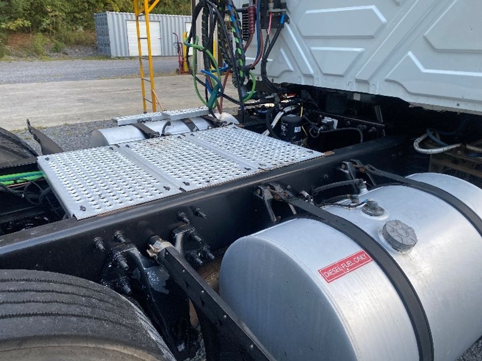 Day Cab Tractor-Heavy Duty Tractors-International-2019-LT625-Cleveland-TN-366,888\n\t\tmiles-$ 26,250 - Image 18