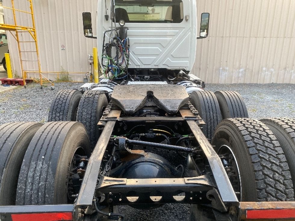 Day Cab Tractor-Heavy Duty Tractors-International-2019-LT625-Cleveland-TN-366,888\n\t\tmiles-$ 26,250 - Image 6