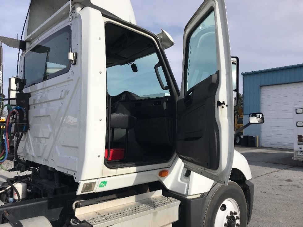 Day Cab Tractor-Heavy Duty Tractors-International-2019-LT625-Cleveland-TN-479,799\n\t\tmiles-$ 22,750 - Image 12