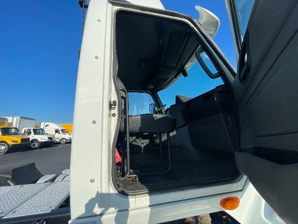 Day Cab Tractor-Heavy Duty Tractors-International-2019-LT625-Columbus-OH-331,304\n\t\tmiles-$ 27,500 - Image 12
