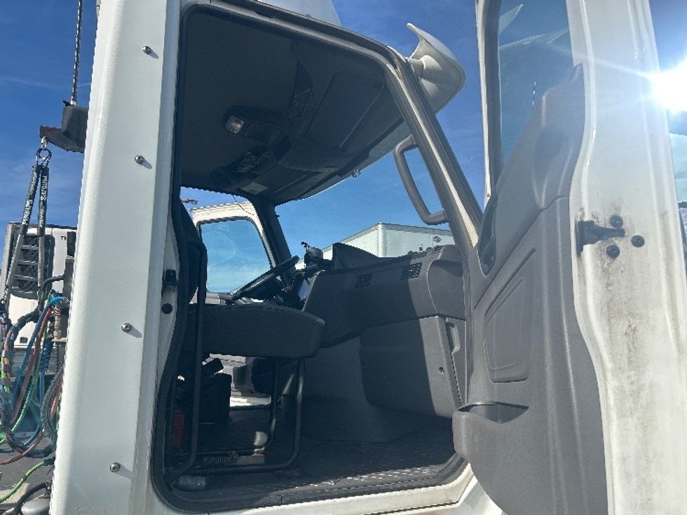 Day Cab Tractor-Heavy Duty Tractors-International-2019-LT625-Concord-NC-296,366\n\t\tmiles-$ 39,750 - Image 12