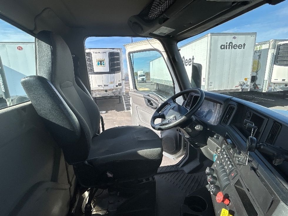 Day Cab Tractor-Heavy Duty Tractors-International-2019-LT625-Concord-NC-296,366\n\t\tmiles-$ 39,750 - Image 14