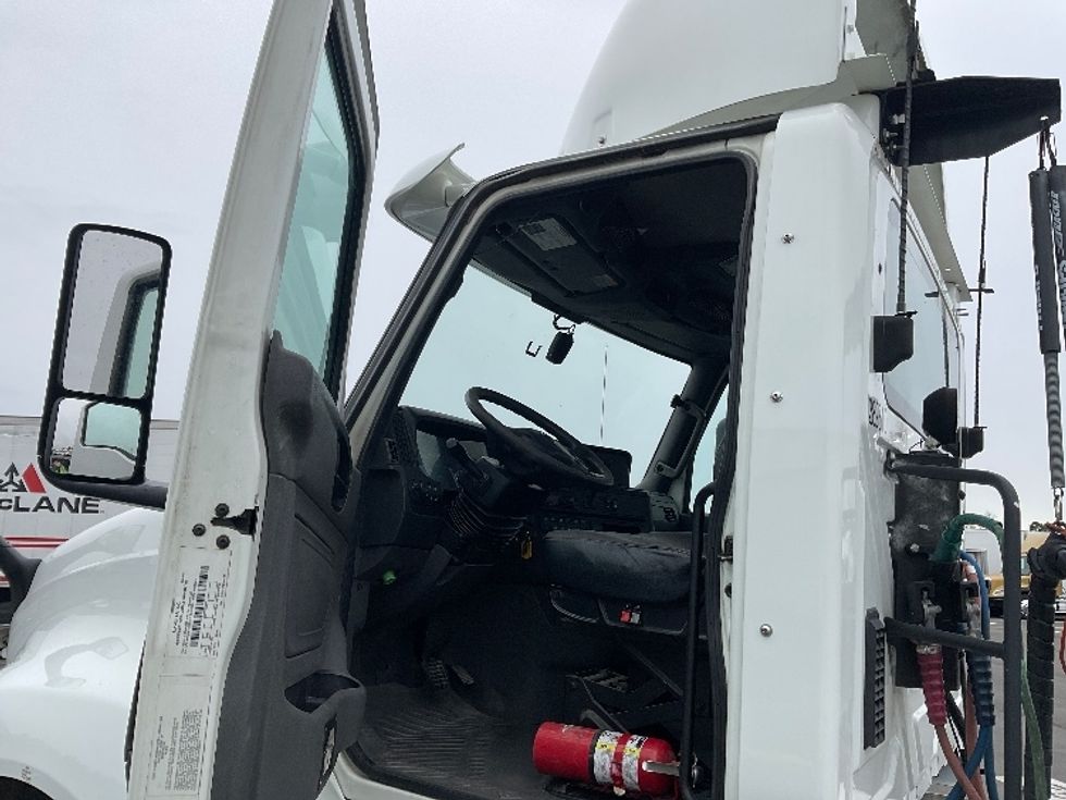 Day Cab Tractor-Heavy Duty Tractors-International-2019-LT625-Concord-NC-382,789\n\t\tmiles-$ 26,250 - Image 9