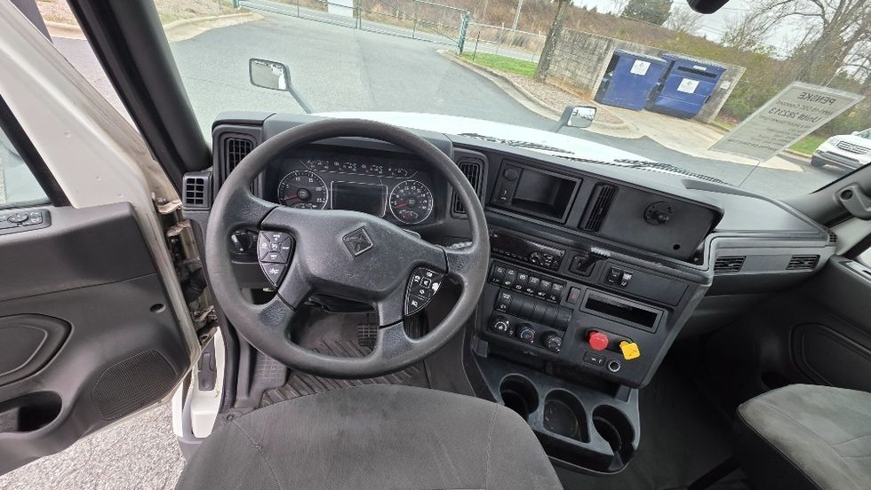 Day Cab Tractor-Heavy Duty Tractors-International-2019-LT625-Concord-NC-441,745\n\t\tmiles-$ 22,250 - Image 11