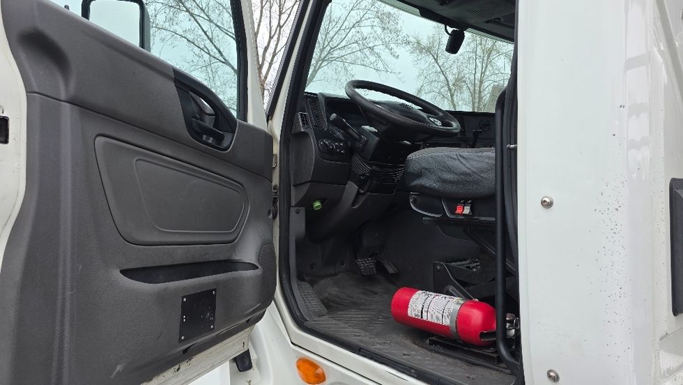 Day Cab Tractor-Heavy Duty Tractors-International-2019-LT625-Concord-NC-441,745\n\t\tmiles-$ 22,250 - Image 9