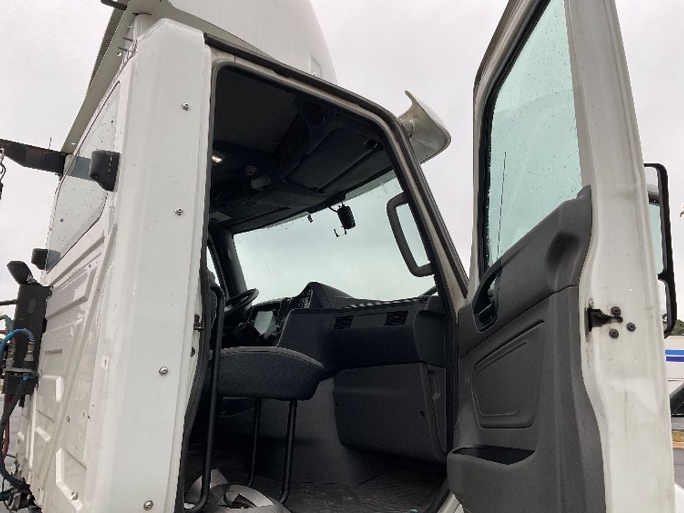 Day Cab Tractor-Heavy Duty Tractors-International-2019-LT625-Concord-NC-461,542\n\t\tmiles-$ 22,250 - Image 12