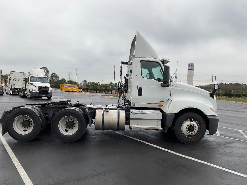 Day Cab Tractor-Heavy Duty Tractors-International-2019-LT625-Concord-NC-461,542\n\t\tmiles-$ 22,250 - Image 8