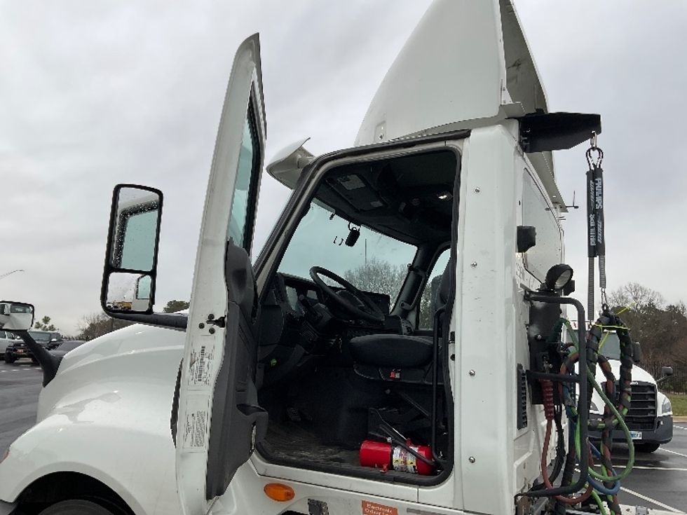 Day Cab Tractor-Heavy Duty Tractors-International-2019-LT625-Concord-NC-461,542\n\t\tmiles-$ 22,250 - Image 9