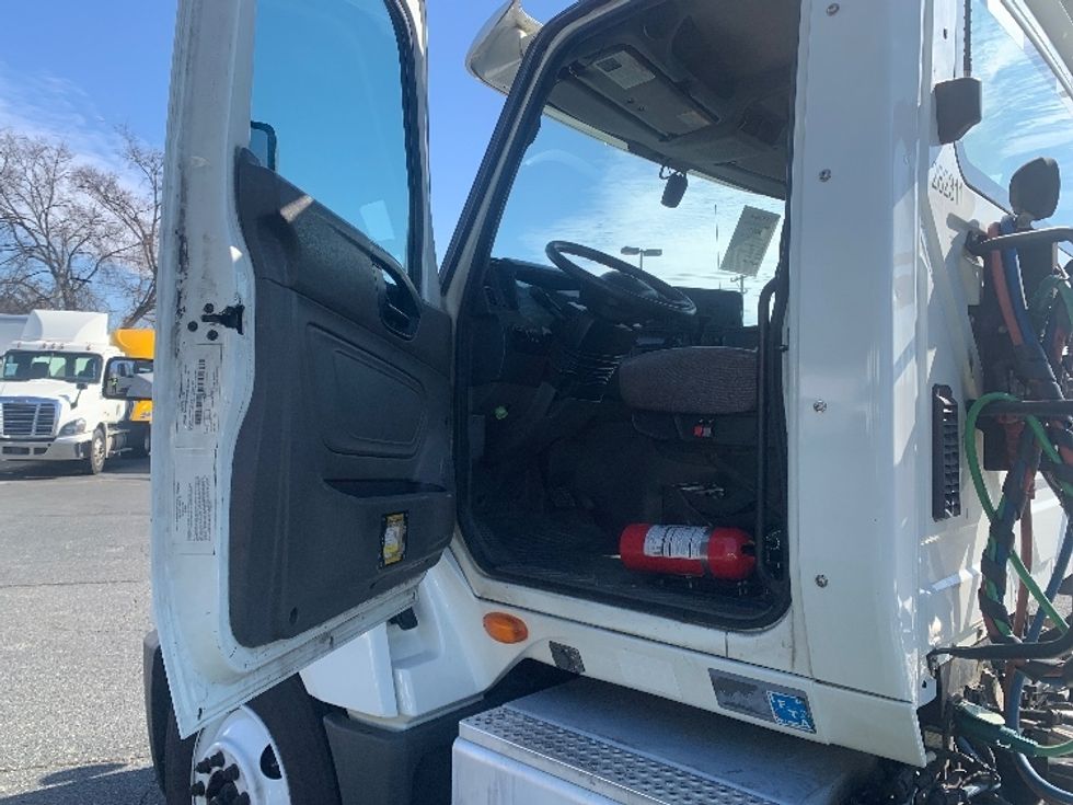 Day Cab Tractor-Heavy Duty Tractors-International-2019-LT625-Concord-NC-534,213\n\t\tmiles-$ 19,000 - Image 9