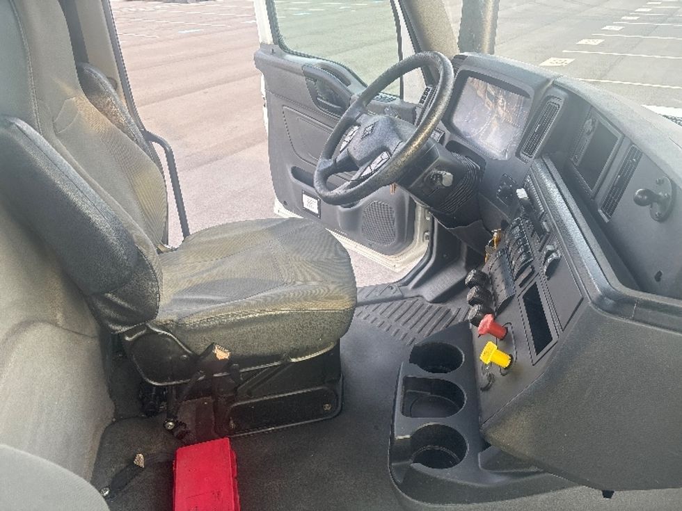 Day Cab Tractor-Heavy Duty Tractors-International-2019-LT625-Concord-NC-546,880\n\t\tmiles-$ 19,000 - Image 14